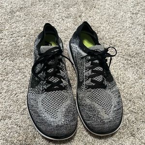 Womens Nike flyknit shoes
